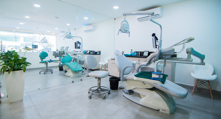 Best dental hospital in Vesu